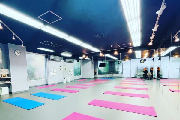 秋葉原レンタルスタジオではヨガ、ピラティス、エクササイズの教室が開けます