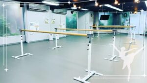 秋葉原レンタルスタジオではバレエレッスンに使えるレッスンバーがあります
